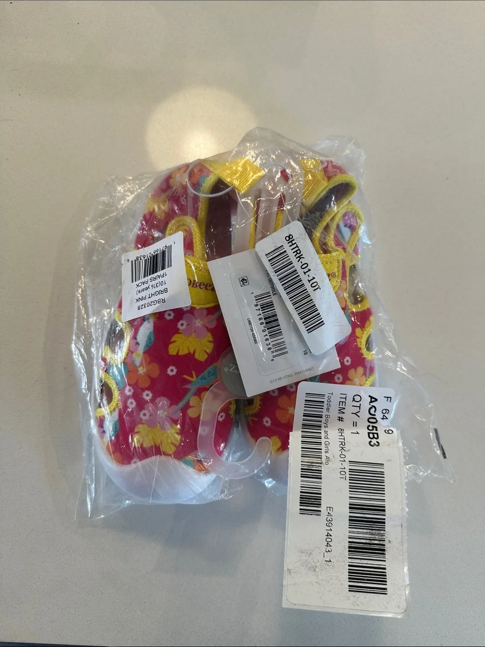 NWT- Robeez Pink Floral Aloha Kids Water Shoes with Yellow Trim. Size 10(3.5 yr)